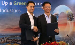 Firma Huawei en Cancún acuerdo para generar energía solar en regiones de Perú